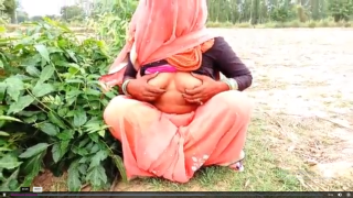धान लगने गई खेत और सासुर जी ने जबरदस्ती चोद दिया