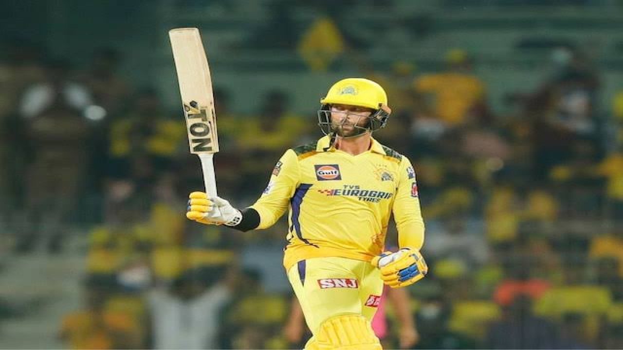 “I’m surprised” – MS Dhoni’s CSK blasted by ex-England star for benching Devon Conway