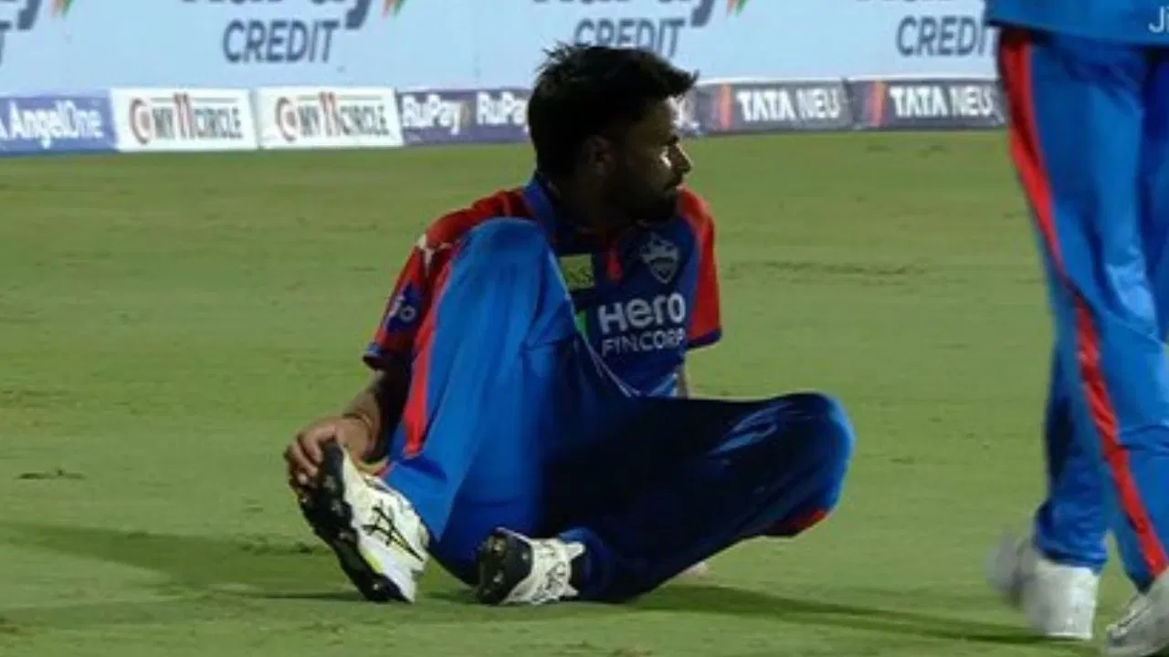 Watch: Mukesh Kumar suffers injury against LSG in a huge blow for DC
