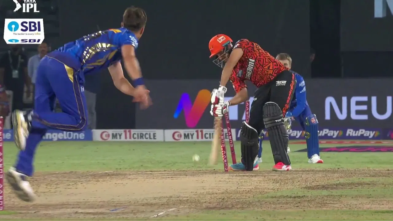 Watch: Abhinav Manohar joins Ishan Kishan for bizarre dismissal, gets out hit-wicket in SRH vs MI clash