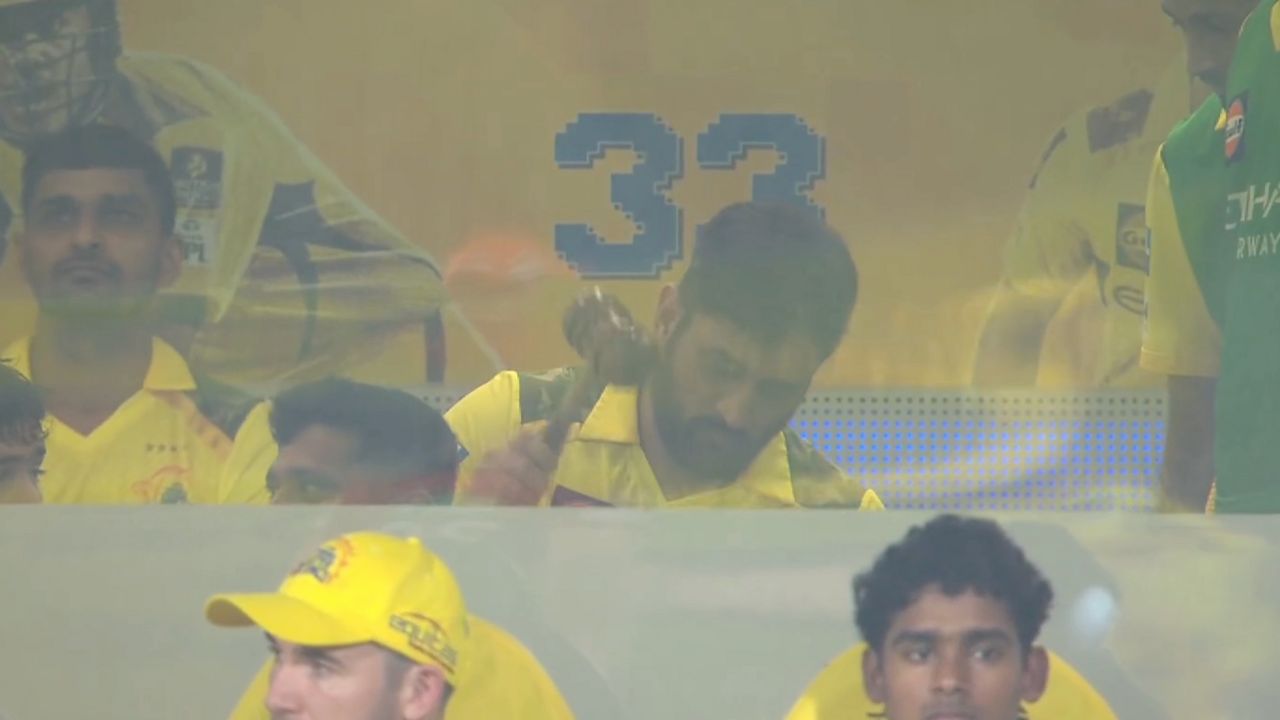 Watch: MS Dhoni gets his act right after Ravindra Jadeja is caught cheating by on-field umpire