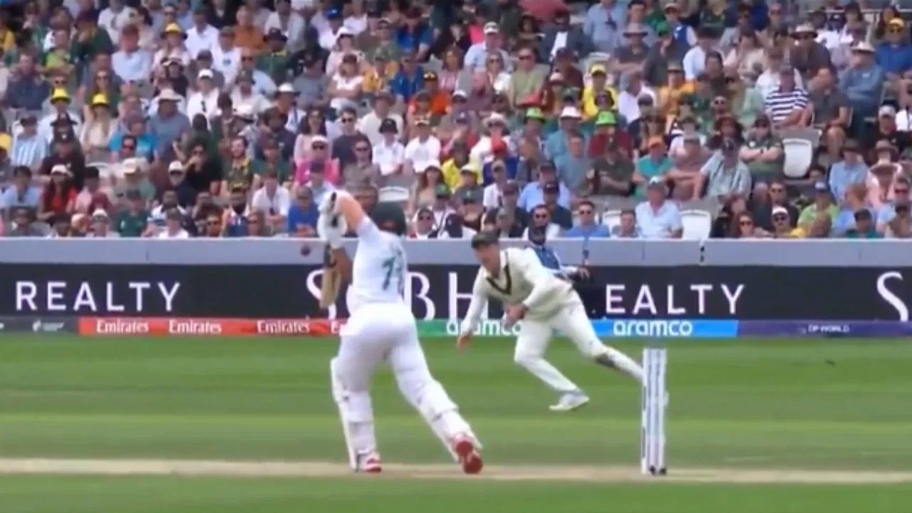 Watch- Marnus Labuschagne takes off to grab a 1-hand blinder of Temba Bavuma