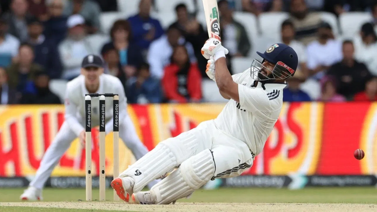 Watch: Rishabh Pant scolds himself after risky scoop shot nearly costs wicket, Dinesh Karthik furious