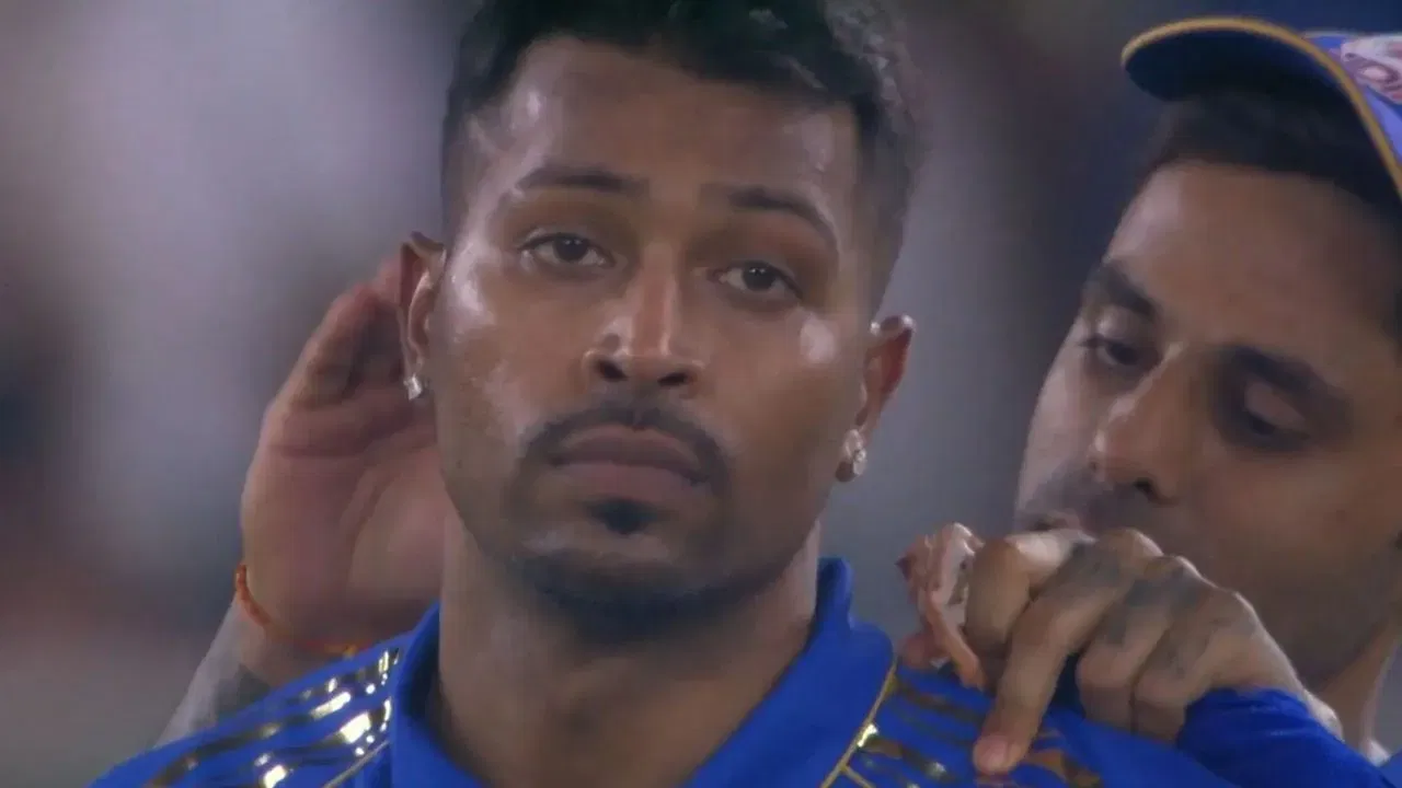 Watch: Hardik Pandya suffers total breakdown after Qualifier 2 loss, Bumrah, Suryakumar get concerned