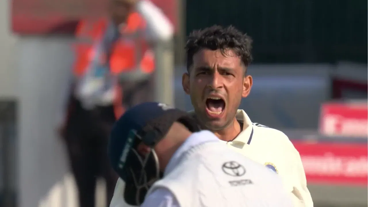 Watch: AK47 firing in Manchester! Ben Duckett left heartbroken as debutant Anshul Kamboj denies him ton