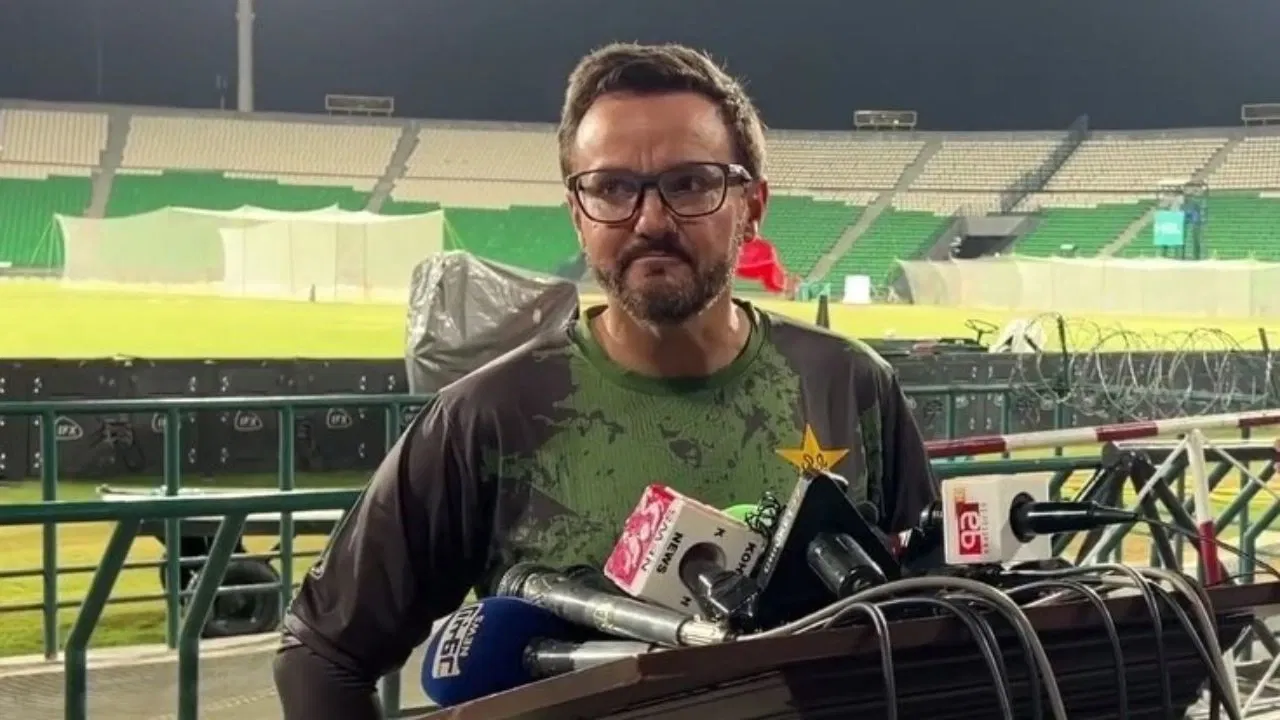 Mike Hesson attacked after calling Bangladesh pitch ‘unacceptable’ following Pakistan’s loss