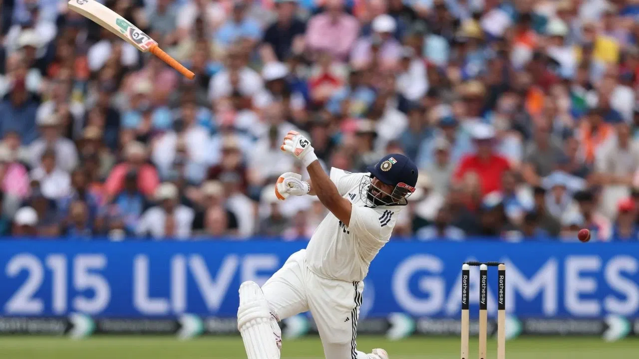 Watch: Rishabh Pant launches bat like missile, Jasprit Bumrah left in utter shock at Edgbaston