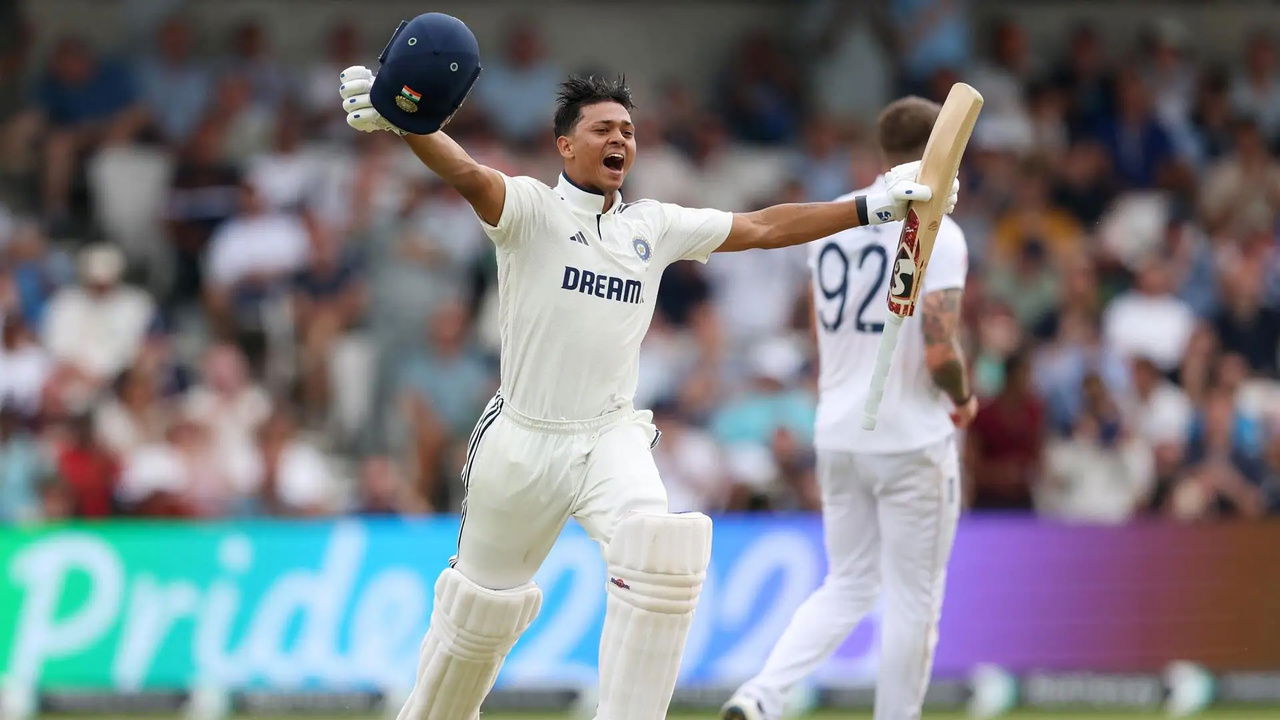 Yashasvi Jaiswal leaves behind Cricket Greats to achieve..