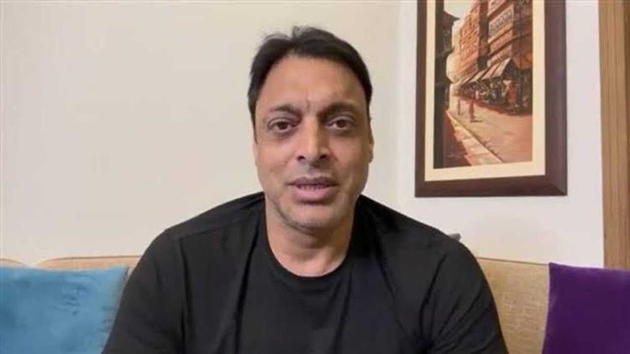 Shoaib Akhtar starts crying after India-Pakistan Handshake controversy