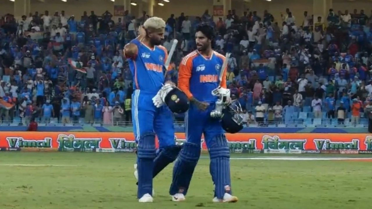 Watch: India deliver final insult, refuse handshake after crushing Pakistan in Asia Cup clash