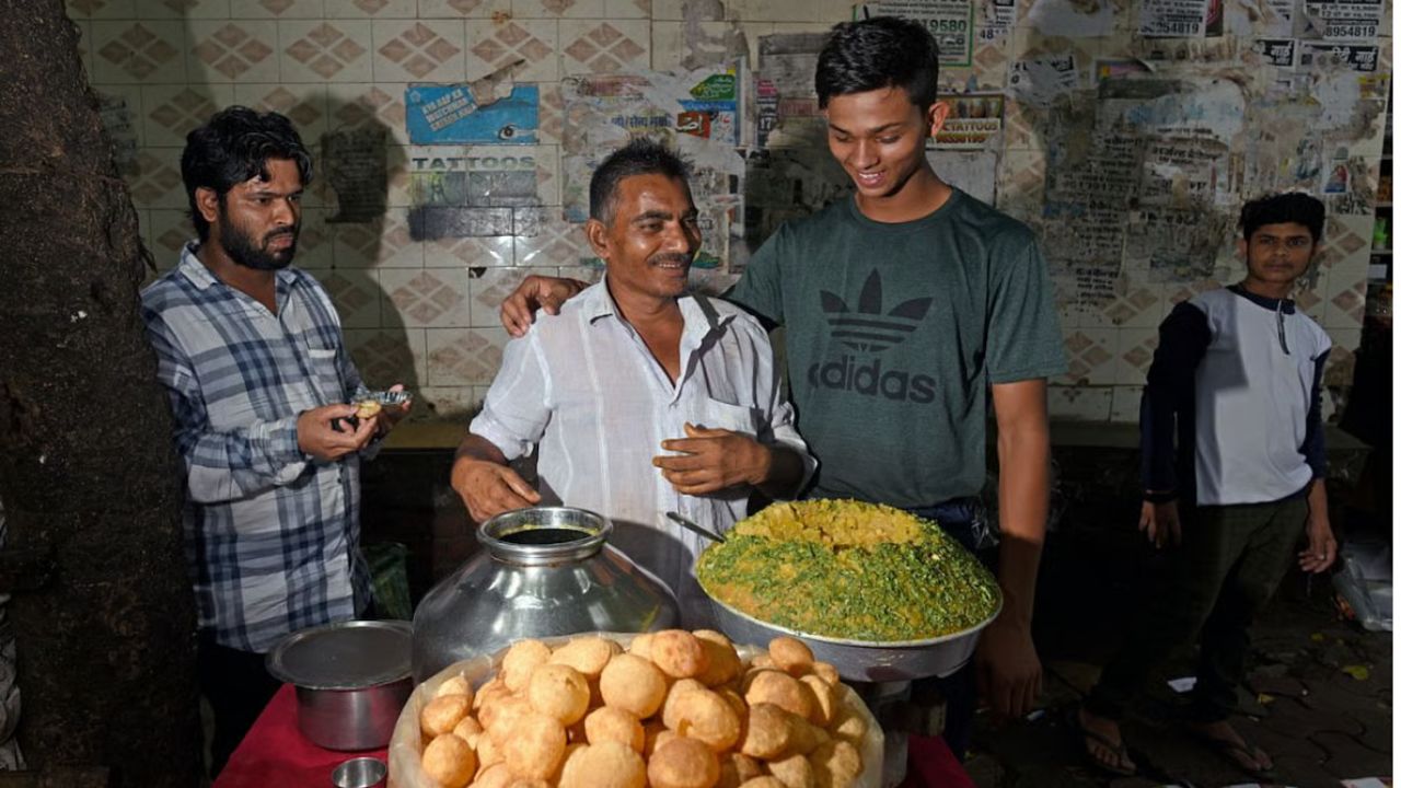 Watch- Yashasvi Jaiswal starts selling Panipuri after being left out of Asia Cup 2025