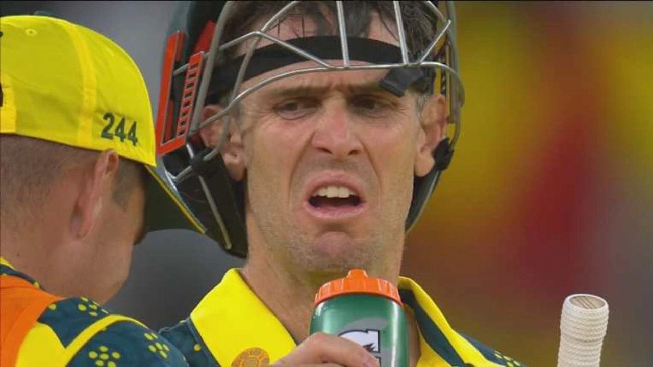 Mitchell Marsh battles cramps with pickle juice as hilarious facial expressions leave commentators in splits