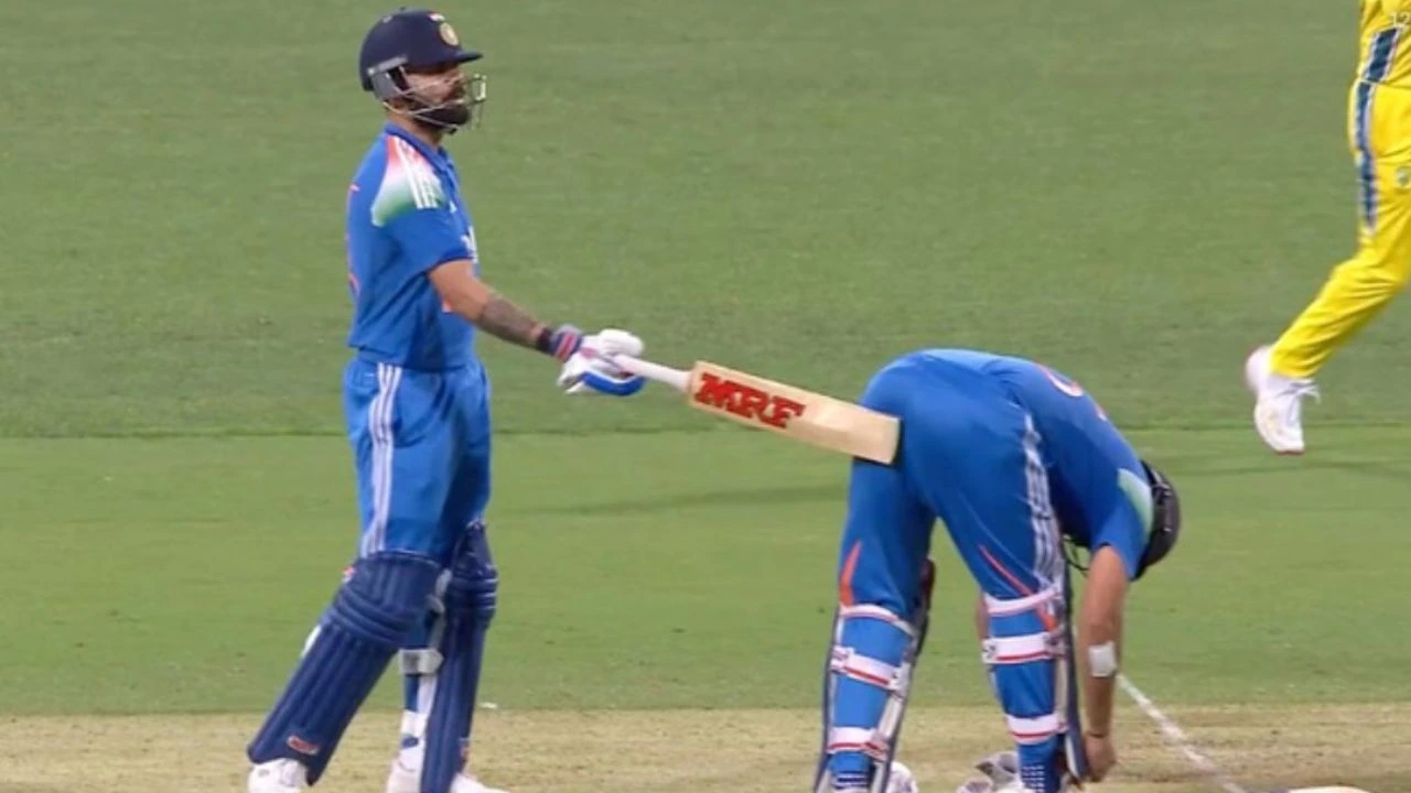 Virat Kohli smacks Rohit Sharma on the backside with bat during Sydney ODI vs Australia
