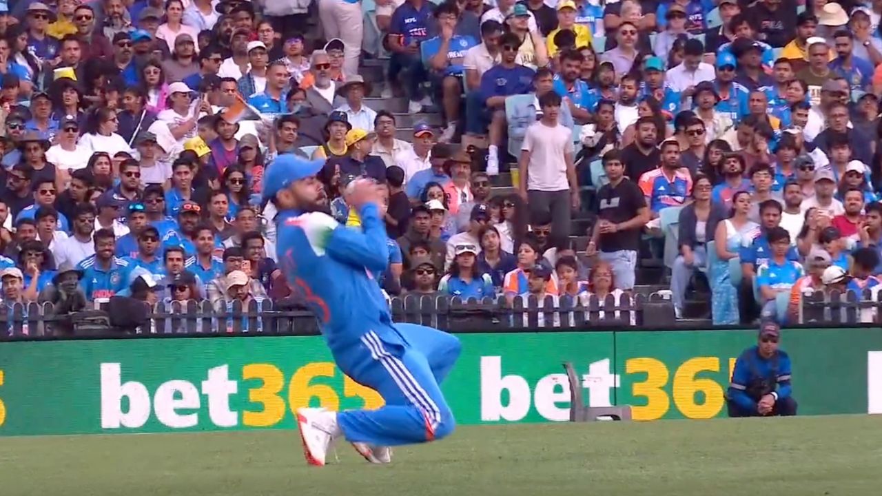 Virat Kohli shows FLASH like speed to catch Matthew Short, Australians fans impressed