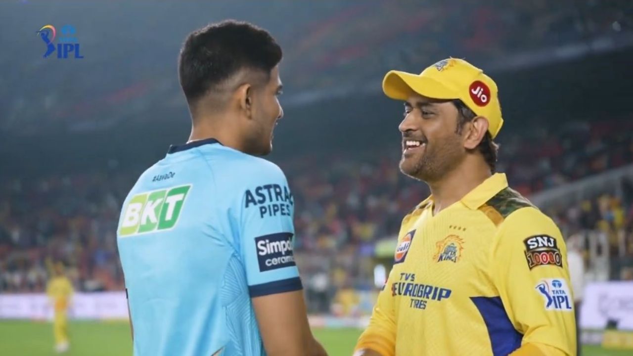Shubman Gill humiliates MS Dhoni, shuts the door on his face twice