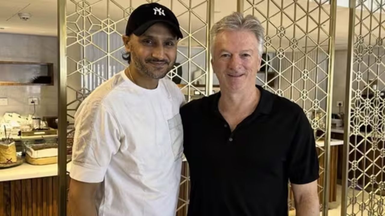 ‘This guy destroyed us’ – Steve Waugh’s candid confession after meeting Harbhajan Singh