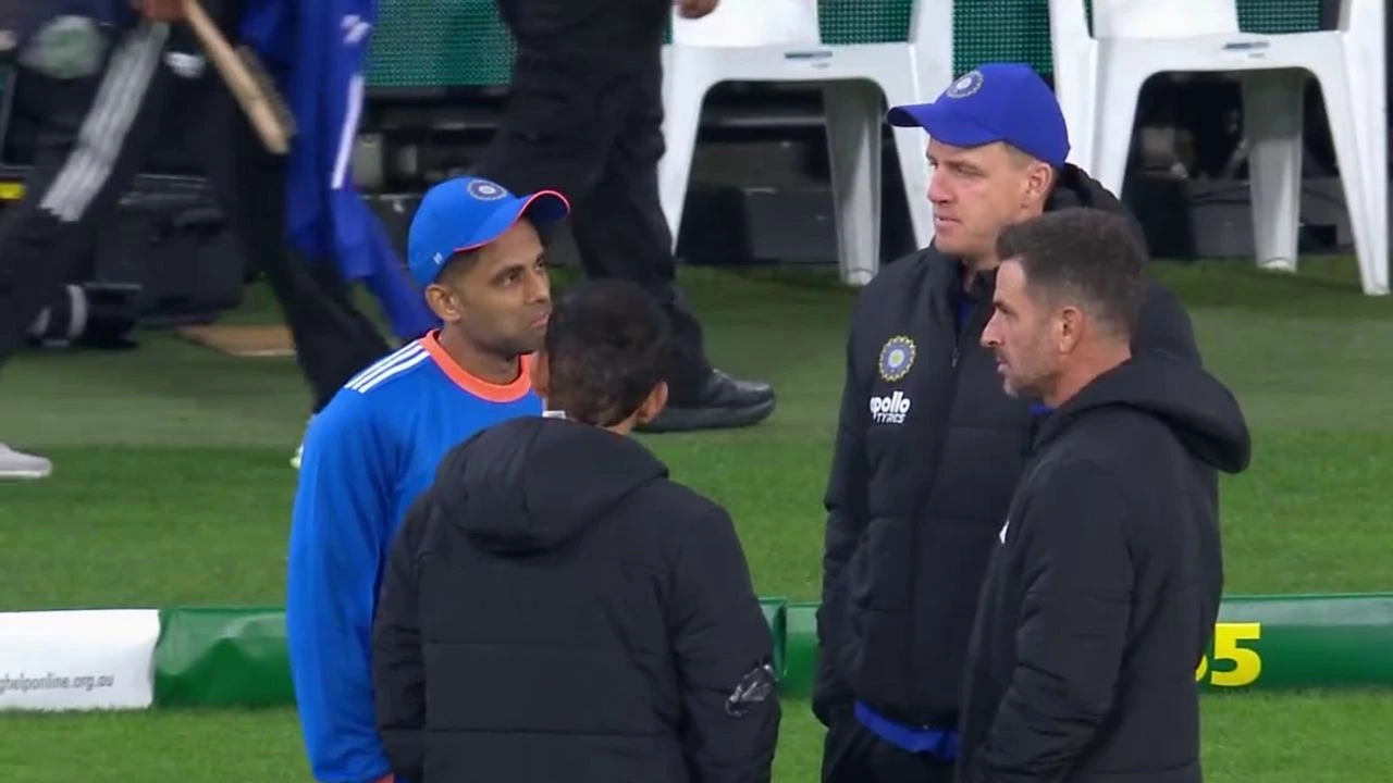 Gautam Gambhir gives a thrashing to Suryakumar Yadav on the ground after MCG T20I loss