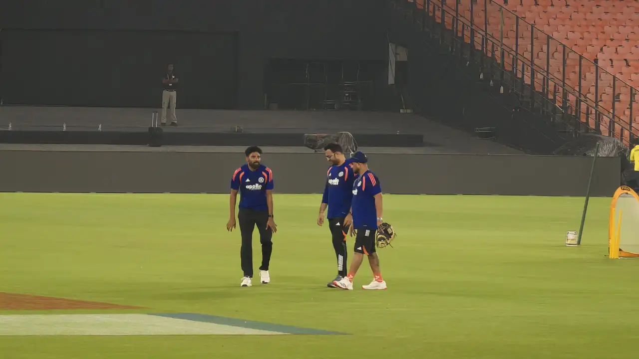 India suffer big injury scare as Hardik Pandya’s shot injures Mohammed Siraj