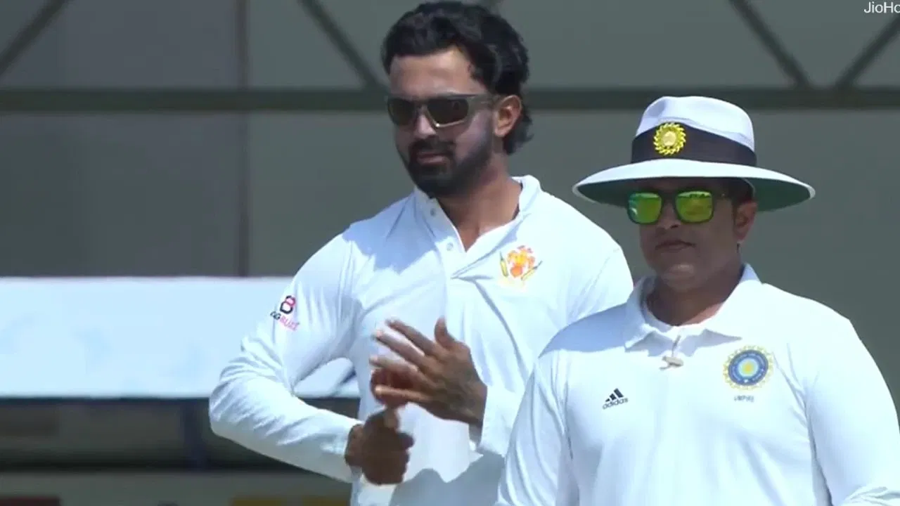 KL Rahul makes Ranji Trophy final a joke, starts bowling after J&K demolish Karnataka (Watch video)