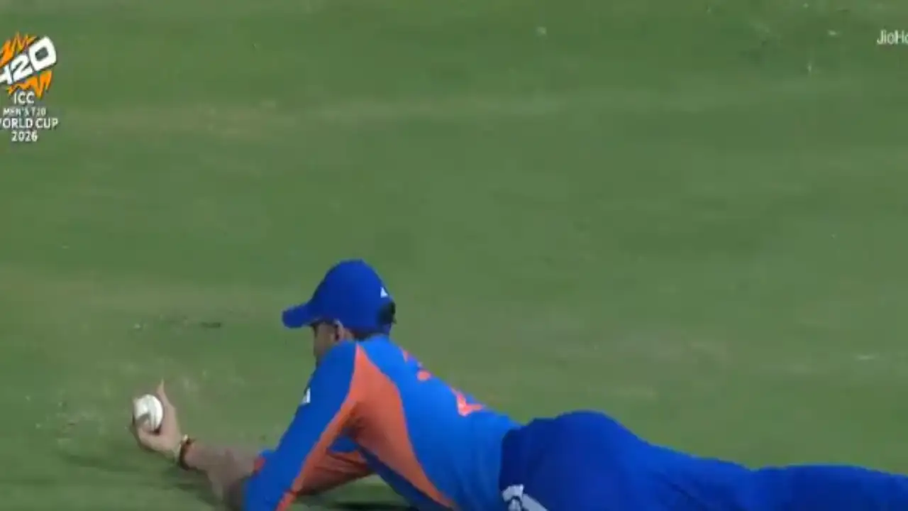 Axar Patel’s takes a UNBELIEVABLE catch to dismiss Harry Brook