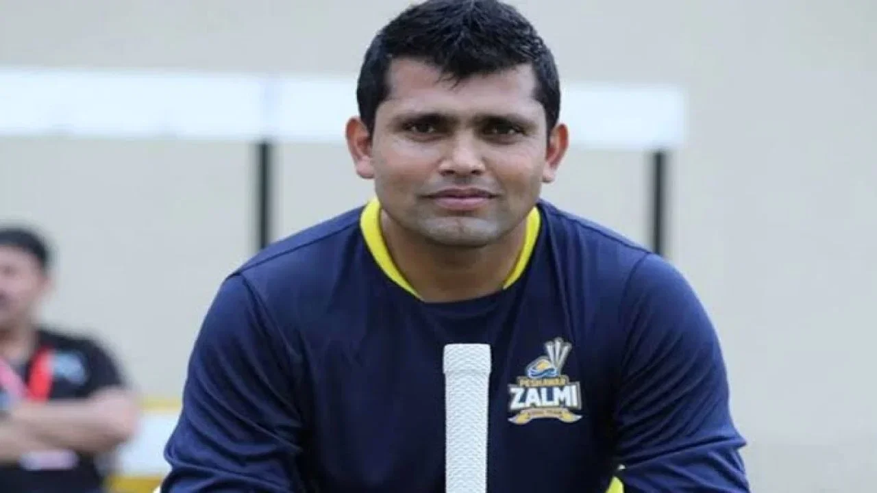 Kamran Akmal trolls Pakistan Super League after Hyderabad Kingsmen jersey turns ball pink