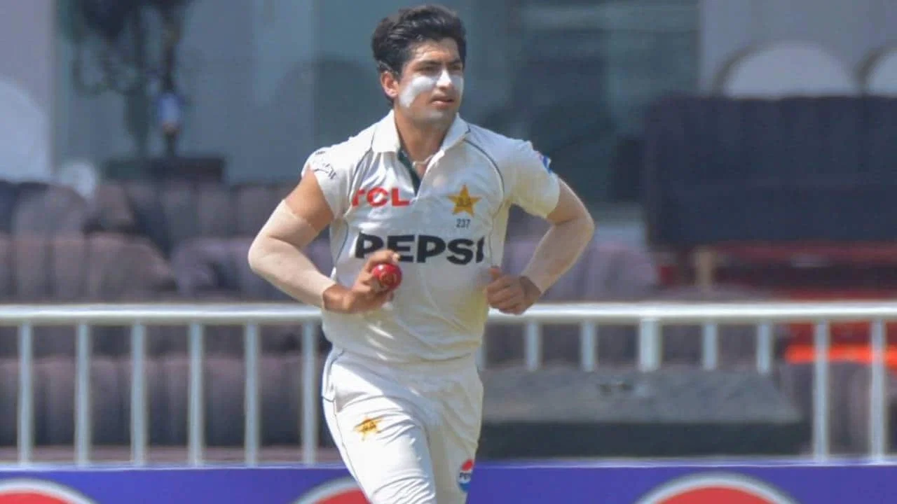 Mohsin Naqvi and PCB fines Naseem Shah for criticizing Pakistan’s top politician