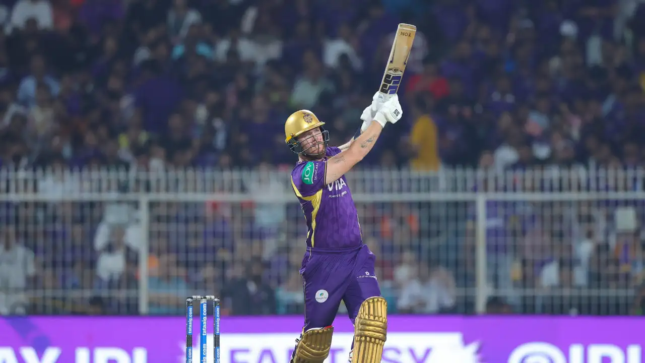 Finn Allen sets tone with 24 runs in first over against David Payne