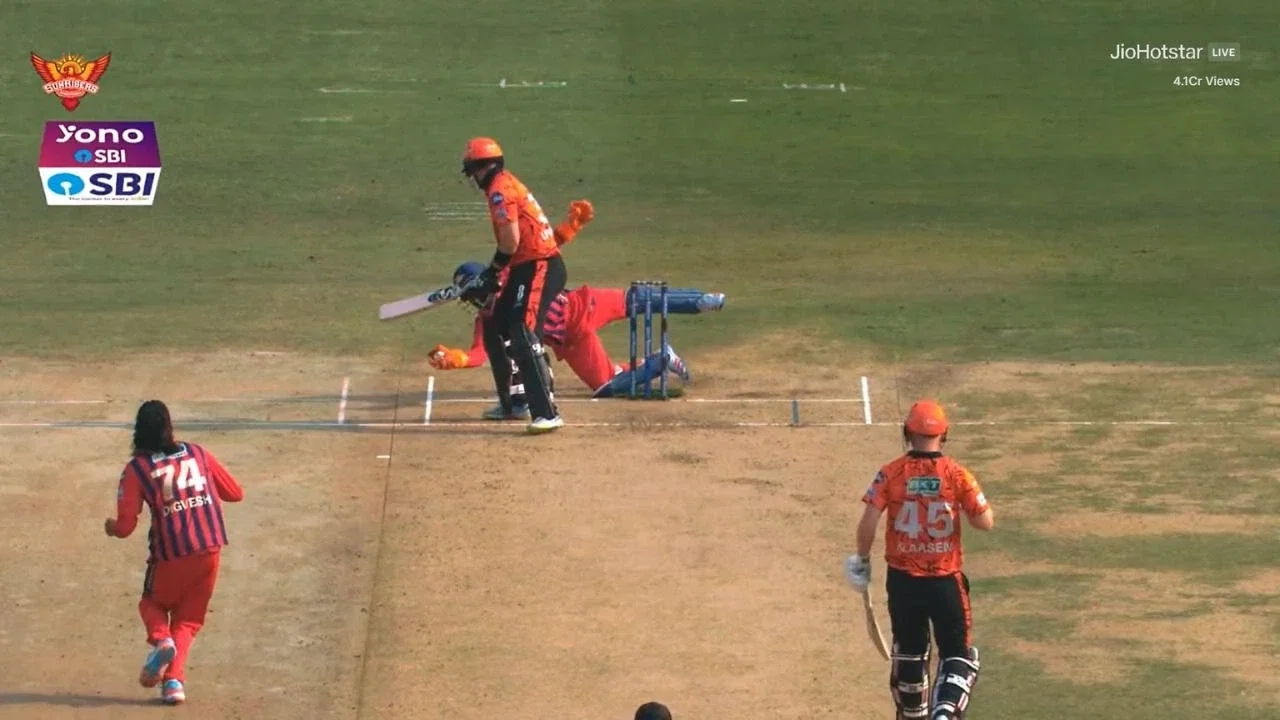 Rishabh Pant pulls off a sensational one-handed catch to dismiss Liam Livingstone in IPL 2026 clash