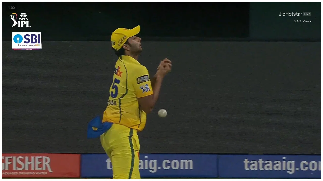 Shivam Dube puts down Virat Kohli in RCB vs CSK IPL 2026 clash