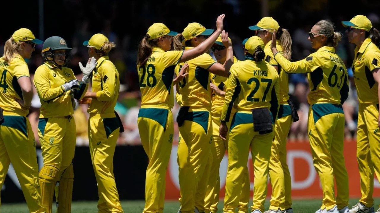 Australia star accused of cheating with teammate by estranged wife
