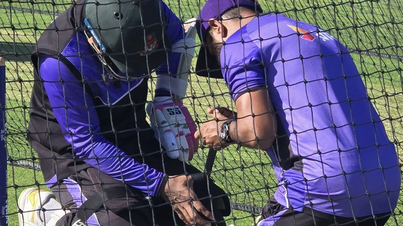 Mushfiqur Rahim suffers injury scare ahead of 2nd Test vs Australia