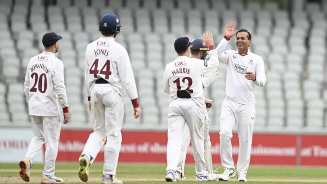 Watch: Noman Ali dismisses Mayank Agarwal as India-Pakistan clash hits county cricket