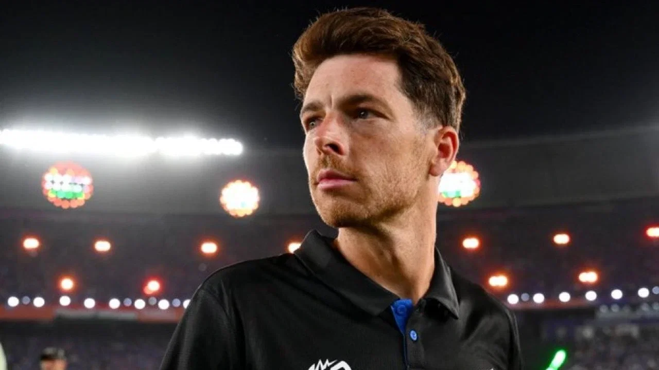 Mitchell Santner turns down BBL deal to stay with New Zealand