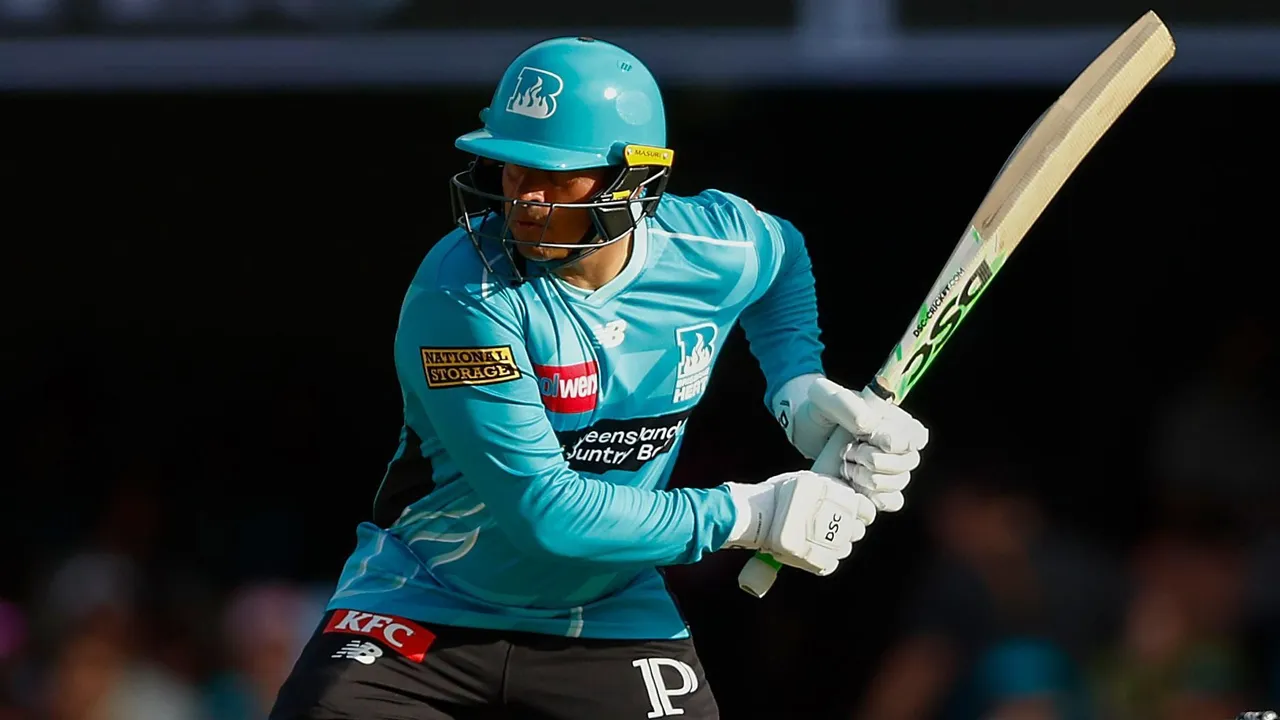 Usman Khawaja set for full BBL season after re-signing with Brisbane Heat