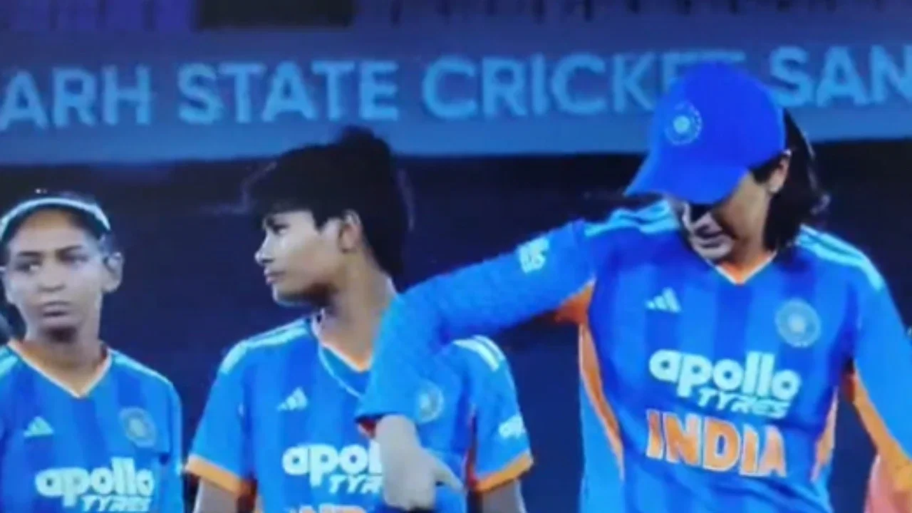 Watch: Smriti Mandhana snubs handshake with Harmanpreet Kaur, rift rumours resurface